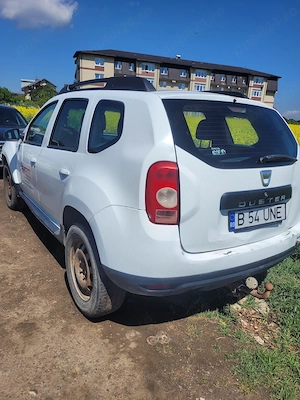 Dacia Duster 2013, motor 1.5 diesel, 4X4 - imagine 4
