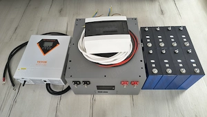 Ssistem stocare fotovoltaic off-grid sau hibrid 24V  AC 3,5kW  Baterie 8 kWh LFP - complet, asamblat