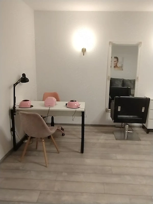 Închiriere post manichiura, coafura