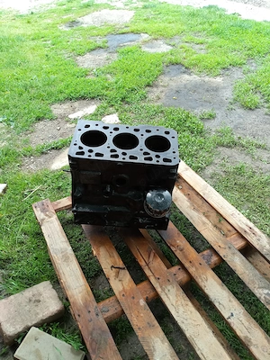 Vând bloc motor tractor fiat i445