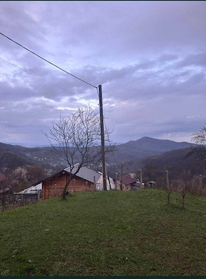 Teren + casă bătrânească la munte judet Vâlcea