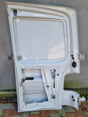 Vând ușă spate stânga pentru Volkswagen Transporter T5 - imagine 2