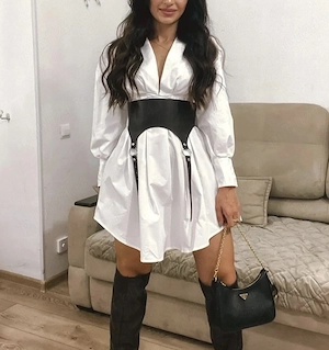 2 cuplu format din 2 fete căutăm domni generoși pentru distracție în 3