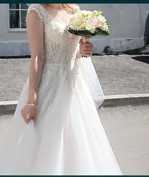 Vand rochie de mireasa tip printesa