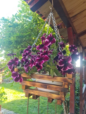 Suporturi rustice pentru ghivece de flori 