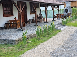 Bora Popas Turistic pe malul lacului Surduc- Cabana Belvedere