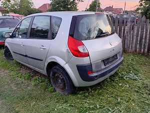 Dezmembrez Renault scenic 2006 - imagine 2