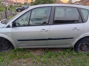 Dezmembrez Renault scenic 2006 - imagine 5