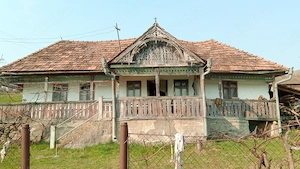 Casă de vânzare în centrul satului Căcuci, județul Mureș   14 km de Reghin