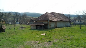 Casă de vânzare în centrul satului Căcuci, județul Mureș   14 km de Reghin - imagine 4