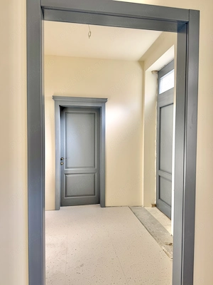 Proprietar, închiriez apartament ultracentral renovat complet, 3 camere (80mp) - imagine 2
