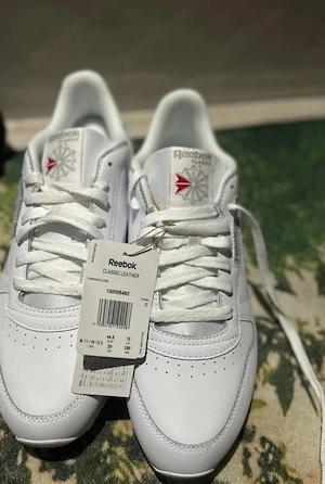 Vând adidași Reebok