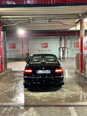 dezmembrez BMW E39 520i - imagine 2