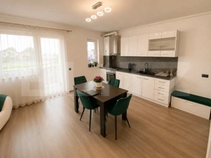 Apartament 2 camere, etaj intermediar, la cheie, balcon, zona Vivo - imagine 3