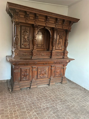 Bufet Monumental Neorenascentist din Lemn Masiv, Secolul XIX   Piesă de Colecție