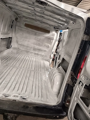 Dezmembrez Opel Vivaro 1.9 - imagine 2
