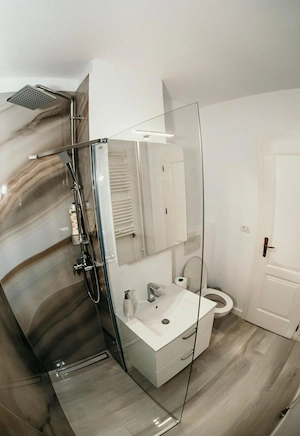 Inchiriez apartament cu 2 camere in zona centrala - imagine 5