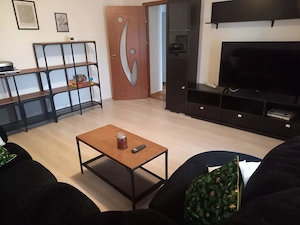 Se inchiriaza Apartament 3 camere in zona linistita complet utilat
