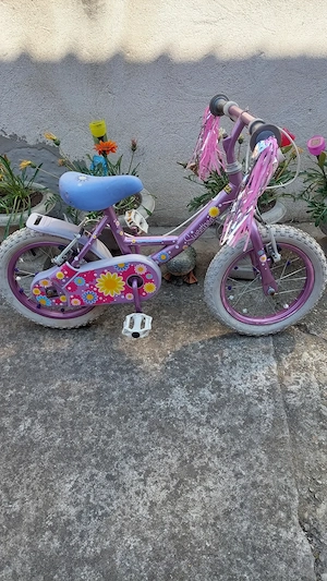 Vind bicicleta pentru fete in stare foarte buna 
