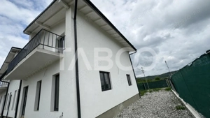 Casa de tip duplex acces 2 strazi curte libera 195 mp Mohu Sibiu  - imagine 5