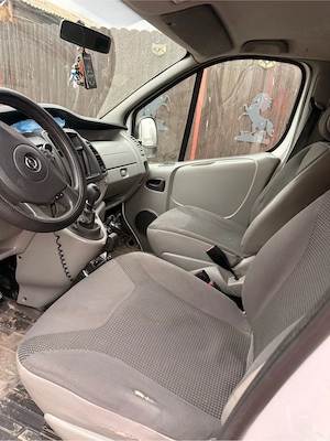 Opel Vivaro 2.5 Diesel 2011 - imagine 4