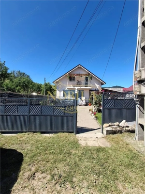 CASA SI TEREN DE VANZARE OITUZ