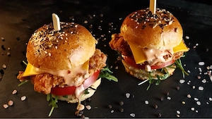 Angajez personal burger   oferim cazare 
