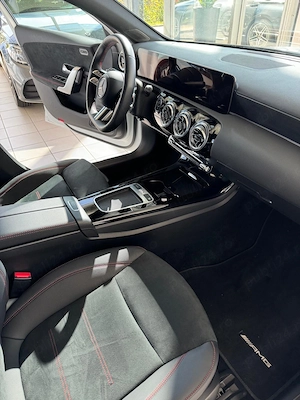 Mercedes A-Class AMG Line 2  km | Garanție | Full LED | Navi | Keyless | 2 seturi jante - imagine 6