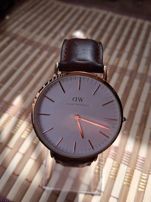 Vînd ceas Daniel Wellington 