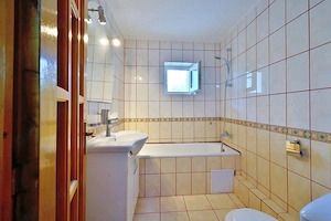 Vanzare 4 camere Etaj 1 bloc 1980 Str. Floare de Cais Central Otopeni - imagine 3