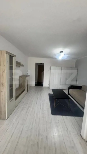 Garsonieră renovată, 33 mp, etaj intermediar