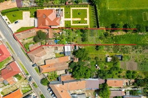 Casa de renovat/demolat, teren 1996 mp, str Constitutiei