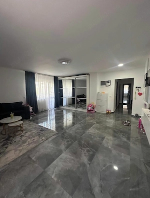 Vând apartament 4 cam transformat in 3