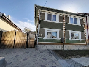 Casă P+E + construcții auxiliare și teren de 1895 mp