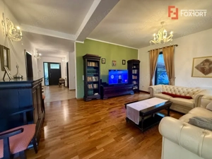 Casa exclusivista cu piscina, la intrare in Dumbravita - imagine 9
