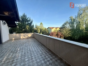 Casa exclusivista cu piscina, la intrare in Dumbravita - imagine 11