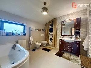 Casa exclusivista cu piscina, la intrare in Dumbravita - imagine 12