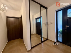Casa exclusivista cu piscina, la intrare in Dumbravita - imagine 7