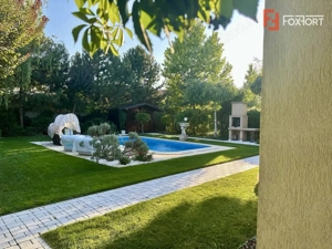 Casa exclusivista cu piscina, la intrare in Dumbravita - imagine 14