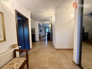 Casa exclusivista cu piscina, la intrare in Dumbravita - imagine 8