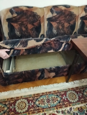Vând canapea extensibila cu lada depozitare.