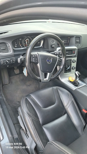 De vanzare o frumoasa Volvo V60. - imagine 5