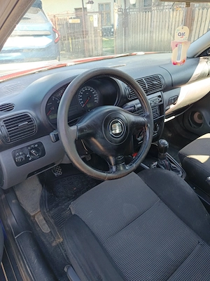 Vând schimb Seat Leon 1M1 2002 1.6 16v stare perfecta de funcționare mai multe detalii la telefon  - imagine 2