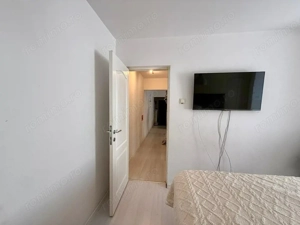 Apartament 3 camere decomandat zona Craiovita-Noua - imagine 5