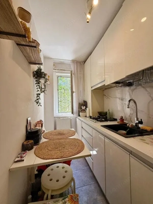 Apartament 3 camere decomandat zona Craiovita-Noua - imagine 8