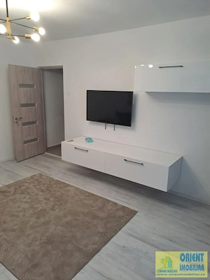 Tomis Nord, de inchiriat 3 camere, mobilat, centrala gaze, renovat - imagine 4