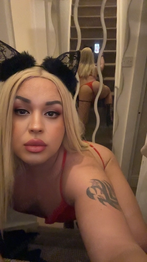 Adela Transexuala nouă în România 