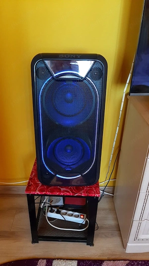 Sony GTK-XB90 Boxa activa Când sunteți departe de o priză, bateria reîncărcabilă vă permite 16 ore 