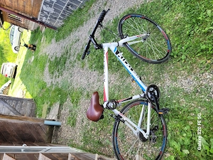 Vând bicicleta de viteză, stare impecabila, foarte puțin folosita,marcaVelocit9