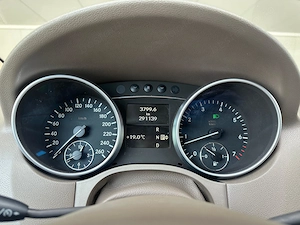 Mercedes-Benz ML 5.5 Benzina 388 CP An 2010 - imagine 7